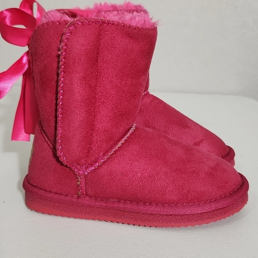 Lamo Apres Boots Size 10 Toddlers Pink Suede Ankle  Fuzzy Spot On Upper See Pic